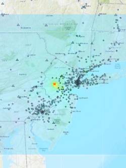 USA3694. NUEVA YORK (NY, EEUU), 05/04/2024.- Mapa del centro geológico de Estados Unidos (USGS) donde se muestra el epicentro del terremoto y el alcance de su intensidad por los estados de Nueva York y Nueva Jersey. Un terremoto de magnitud 4,8 sacudió los estados de Nueva York y Nueva Jersey este viernes, según el centro geológico de Estados Unidos (USGS). La agencia informó de un temblor con una magnitud preliminar de 4,8, con epicentro cerca de Lebanon, Nueva Jersey, a unos 75 kilómetros al oeste de Nueva York. EFE/USGS /SOLO USO EDITORIAL /NO VENTAS /SOLO DISPONIBLE PARA ILUSTRAR LA NOTICIA QUE ACOMPAÑA /CRÉDITO OBLIGATORIO