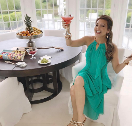 Thalía posa para sus fans en Instagram con un inspirador mensaje