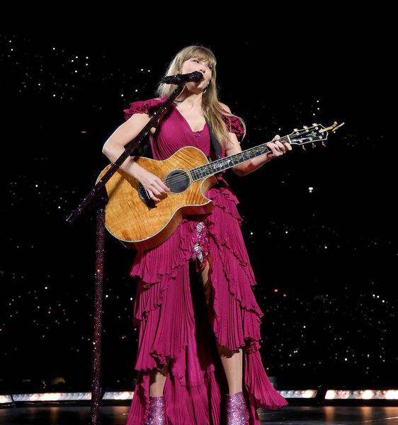 Fotografía de la cantante Taylor Swift en una noche de concierto en el 'Eras Tour'.