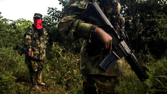 Ataque deja sin luz a miles en frontera Colombia - Ecuador