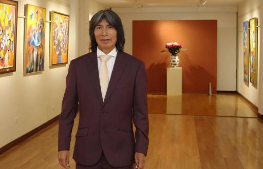 Las obras de Quimbita destacan por ser figuras humanas y animales tratadas con armonía y colores vibrantes.