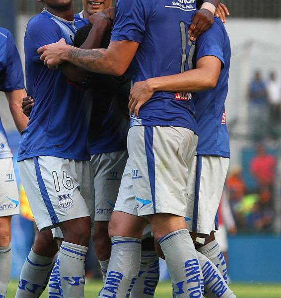 Emelec golea al Deportivo Quito en casa y le falta poco para ser Campeón