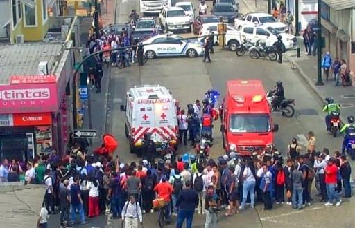 Un juez dictó prisión preventiva contra dos hombres detenidos en una persecución policial que dejó una fallecida en Guayaquil.