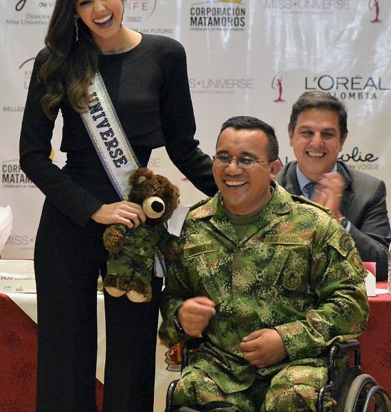 Santos designa a Miss Universo embajadora de Colombia contra desnutrición infantil