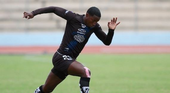 Deportivo Cuenca anuncia la contratación de un lateral