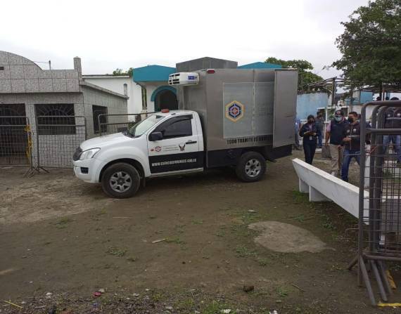Esta mañana el cuerpo de Naomi Arcentales retornó a Pedernales, luego de ser trasladado a Quito para una segunda autopsia.