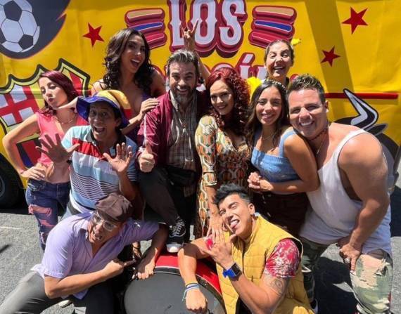 Parte del elenco de Los García.