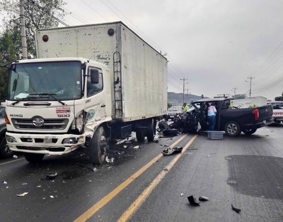Los vehículos se chocaron en la Panamericana Norte, a la altura del sector denominado El Rosal.