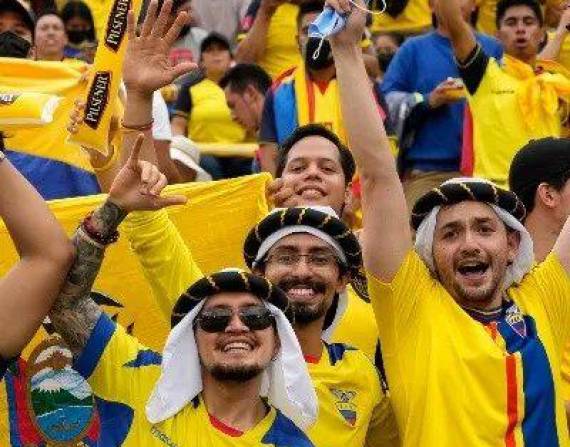 Qatar 2022: ¿Falsos hinchas?aficionados árabes apoyan a Ecuador en el Mundial