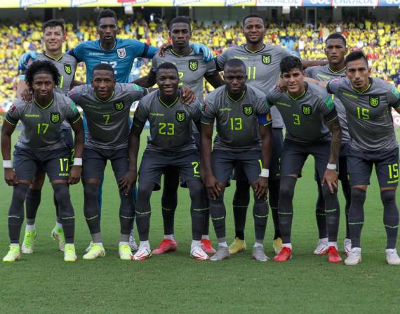 La selección ecuatoriana previo al duelo con Colombia.