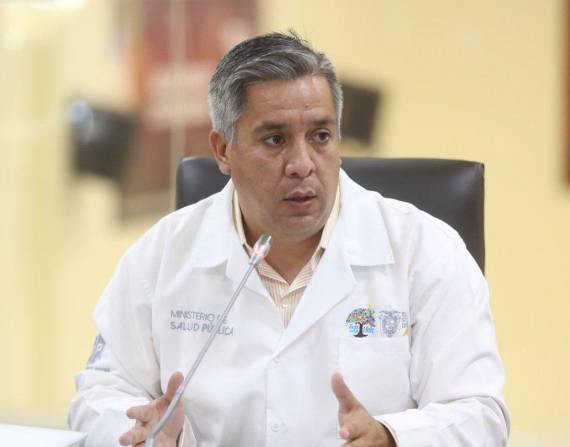 Ministro de Salud anuncia primer caso en Ecuador de la variante sudafricana del COVID