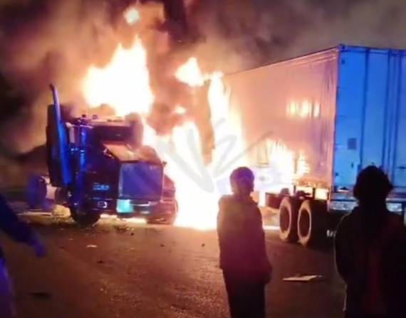 Los vehículos pesados siniestrados la madrugada de este 11 de diciembre de 2025.