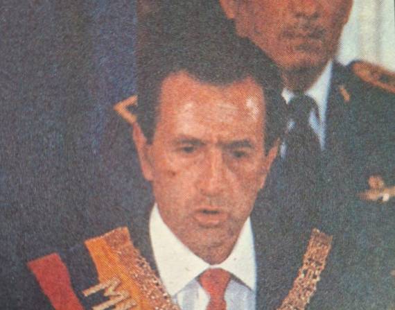 10 de agosto de 1988. Rodrigo Borja durante su posesión presidencial, en el Congreso Nacional.