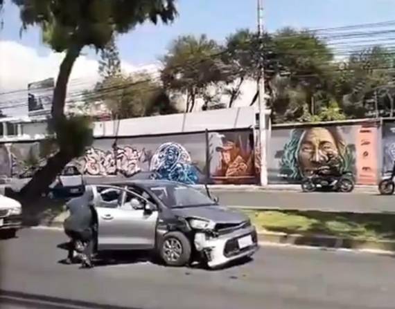 El auto en el que se transportaban las víctimas.