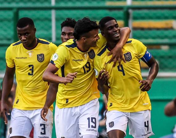 La selección ecuatoriana de fútbol sub 20, celebrando uno de sus goles.