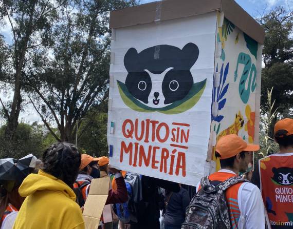 El colectivo Quito sin Minería hizo una movilización en Quito.