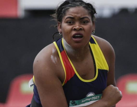 Poleth Mendes de Ecuador compite en la final impulsión de bala F20 femenino