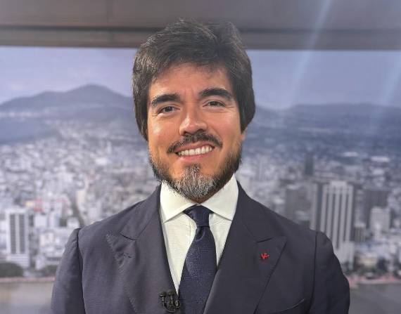 José de la Gasca en el set de Ecuavisa en Guayaquil.