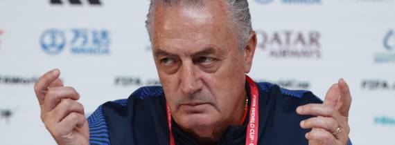 DOHA (CATAR), 28/11/2022.- El entrenador de la selección de fútbol de Ecuador, el argentino Gustavo Alfaro, da una rueda de prensa en el Centro de Prensa del Mundial este lunes en Doha (Catar), en la víspera de su partido de la fase de grupos del Mundial FIFA Qatar 2022 contra Senegal. EFE/ Esteban Biba