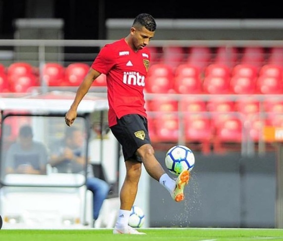Joao Rojas da asistencia en su debut con Sao Paulo y es elogiado
