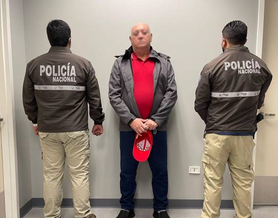 Saona es el tío político de Esteban Celi, hermano del excontralor Pablo Celi. Los tres son procesados por delincuencia organizada y cohecho.