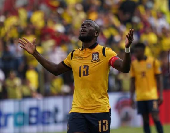 Enner Valencia celebra un gol con la selección de Ecuador por las Eliminatorias Sudamericanas
