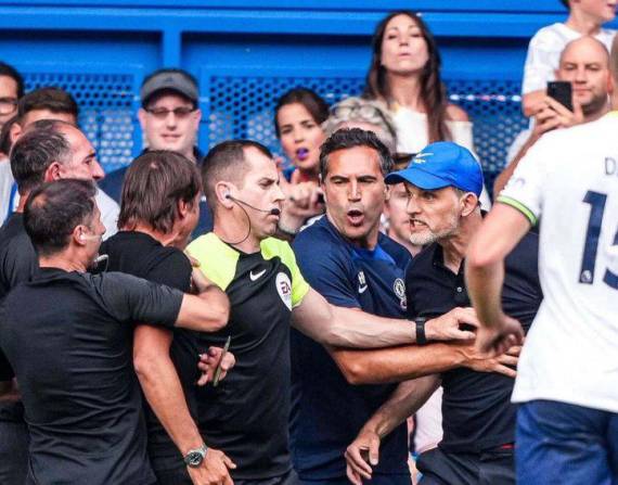 Thomas Tuchel y Antonio Conte, entrenadores del Chesea y Tottenham respectivamente, se pelearon al final del partido por la Premier League