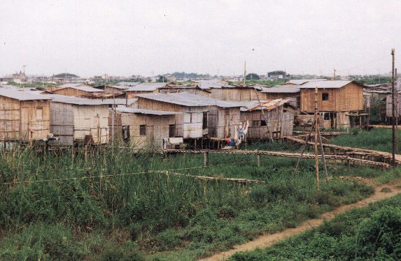 Entre 2 mil y 5 mil dólares se habría cobrado por venta de terrenos invadidos