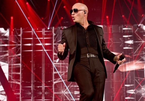 Pitbull lanza cover con “África” de Toto y recibe críticas en redes