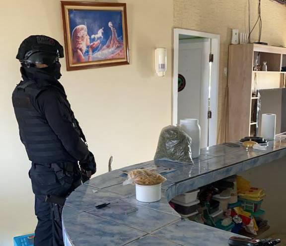 Imágenes del allanamiento de la casa de Alias Fito, en el norte de Manta.