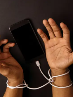 La violencia digital es una amenaza creciente para las mujeres y las niñas