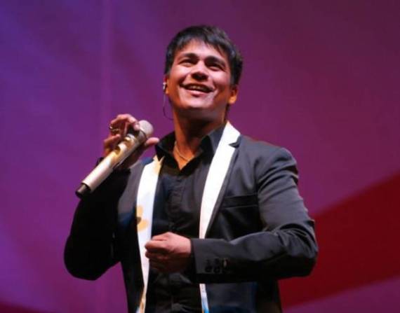 El cantante Américo forma parte del cartel de artistas que se presentará en el festival 'Quito Kumbia'.