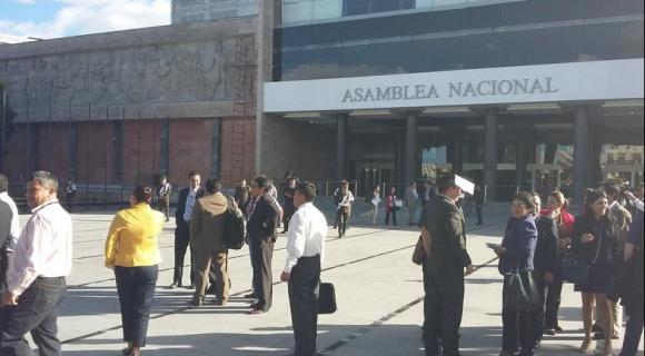 La Asamblea Nacional es evacuada por amenaza de bomba