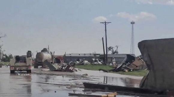 La destrucción del tornado que pasó por el poblado de Perryton.