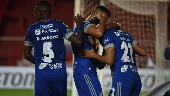 Emelec sorprende a la Universidad Católica en Guayaquil