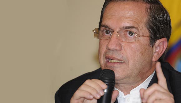 Ricardo Patiño pasa revista en Venezuela a acuerdos entre ambos países