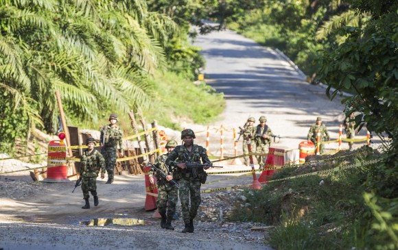 Tres militares y dos civiles muertos por ataque en Colombia