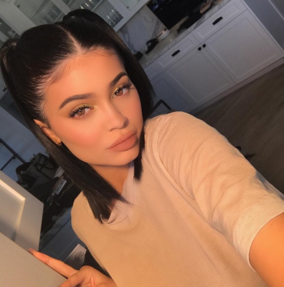 Kylie Jenner festejó sus 20 años con diminuto bikini