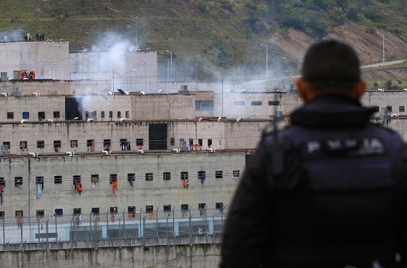 Herramientas de los talleres utilizaron los reos para atacar en la cárcel de Cuenca