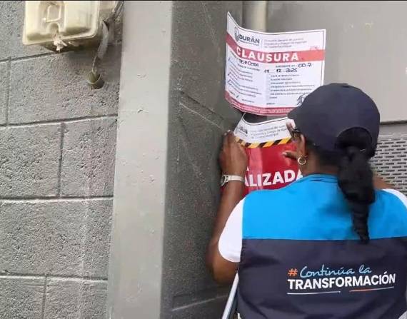 Clausura del astillero, en Durán.