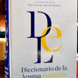 Foto del Diccionario de la lengua española.
