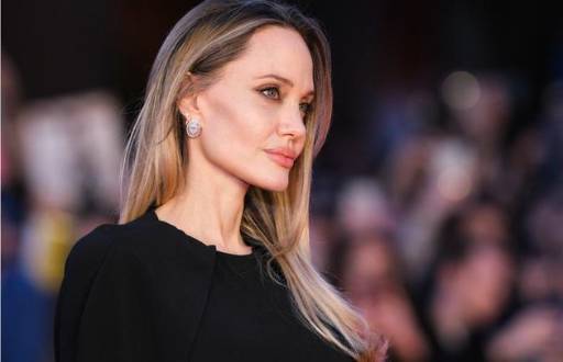 Angelina Jolie muestra por primera vez las cicatrices de su mastectomía.