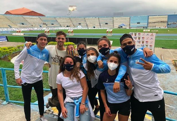 Influencer argentino recaudó fondos para que atletas de su país participen en el Sudamericano de Ecuador