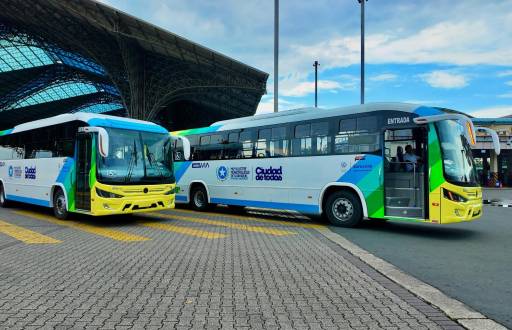 Imagen de archivo de buses del sistema Metrovía.