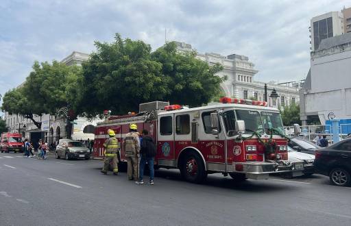 Un obrero resultó herido tras el colapso de un andamio en la Universidad de las Artes, en Guayaquil