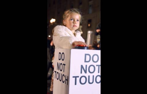 París enciende su Navidad con una orquesta de 100 artistas.