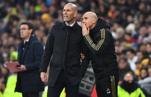 David Bettoni conversa con Zidane en un partido con el Real Madrid