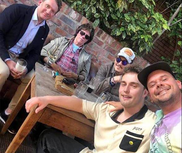 Imagen de Johnny Depp en su nueva vida por Gran Bretaña.