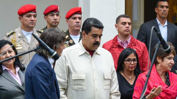 Maduro ordena acciones militares preventivas en frontera con Colombia