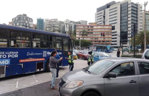 Siniestro de tránsito en la Plaza Argentina, norte de Quito.